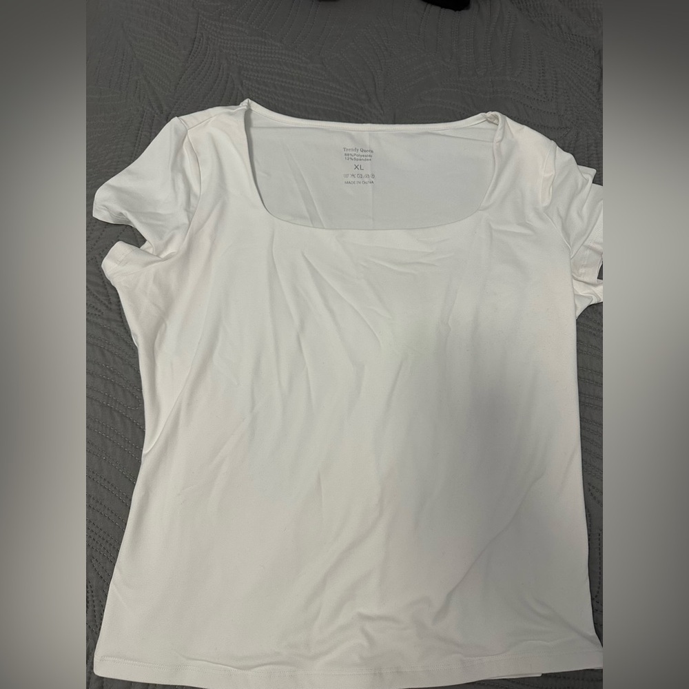 Stretchy white tshirt